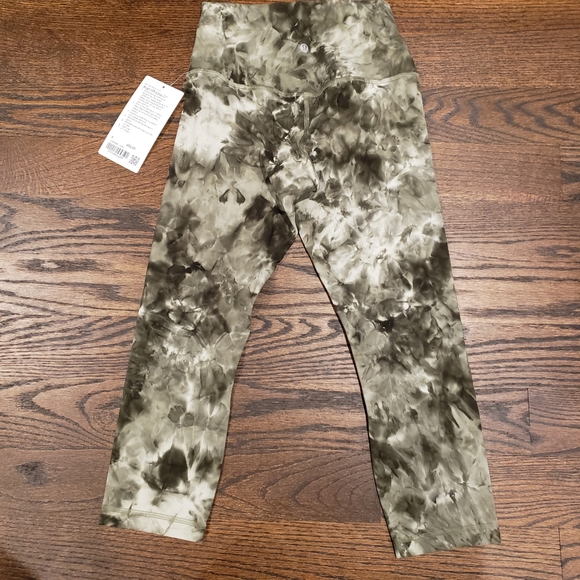 Lululemon Align High-Rise Crop 21" size 6 - Picture 6 of 8